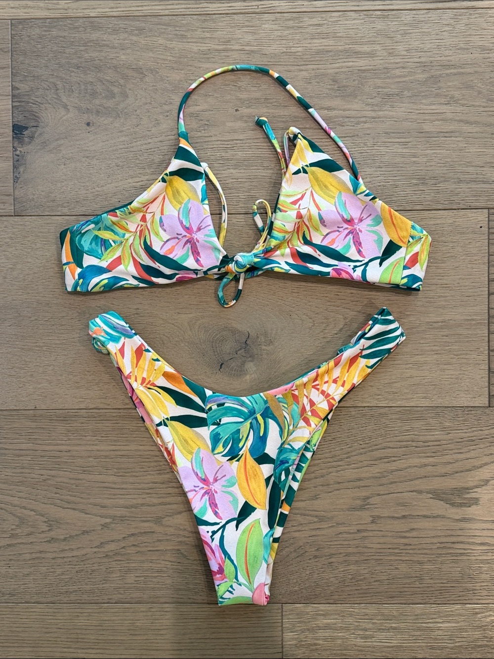 EUC Skatie Bikini in Aloha Print Size Small